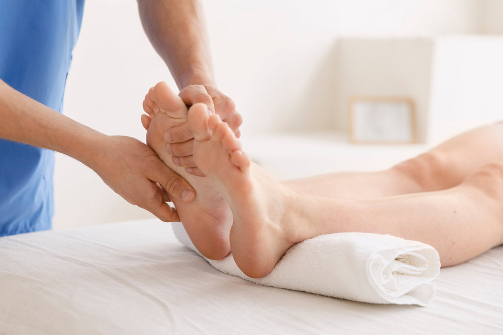 Métatarsalgie : Causes, Symptômes et Solutions pour Soulager la Douleur à l’Avant-Pie
