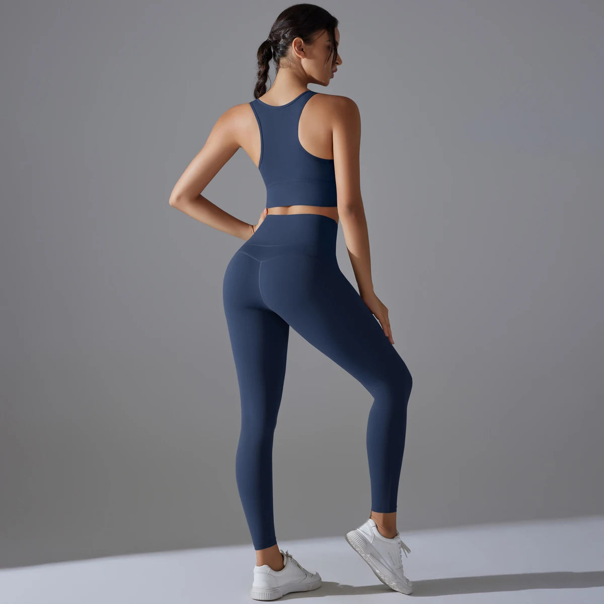 Ensemble de sport femme confortable et tendance