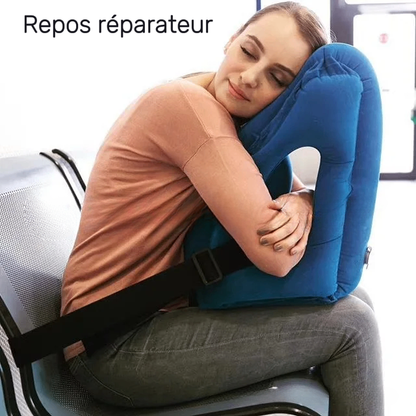 Coussin de voyage orthopédique offrant un excellent soutien cervical.